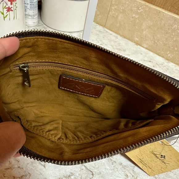 Patricia Nash Large Wrislet, Signature Print Cassini Design, Cognac/Tan, NWT - Picture 4 of 5